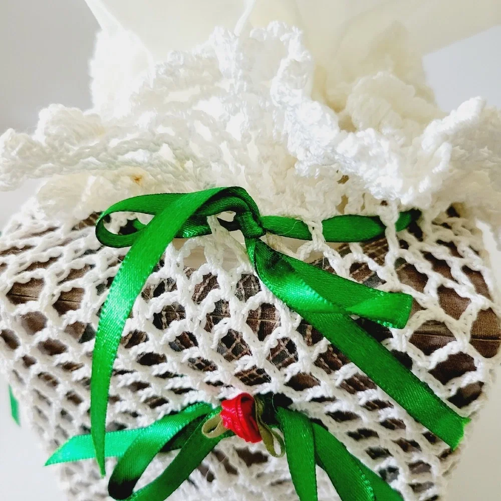 White Crochet Tissue Box Cover With Roses Green Ribbon Holiday MCM BOHO Country